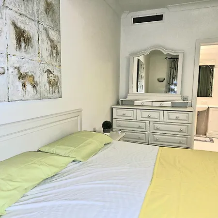 Luxury Near Hilton Apartament